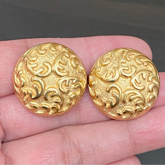 Vintage MONET Signed Gold-tone Ornate Concave Button Earrings - Picture 2 of 15